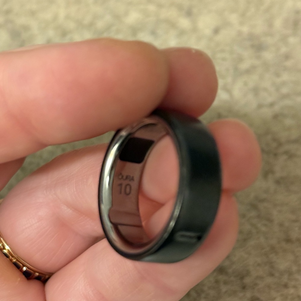 Oura Ring Gen 4 Stealth Black Size 10 Smart Ring + Charger - Picture 3 of 5